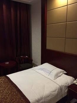 Dunhuang Longfeng Hotel1