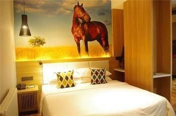 Wonderland Hotel2