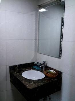 Wuhan Yanlong Business Hotel2