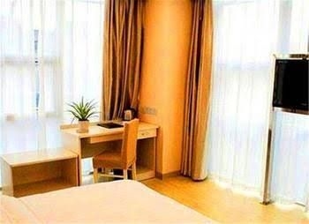 Super 8 Hotel4