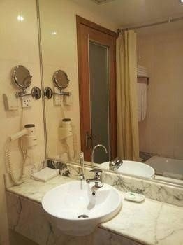 Canal Hotel4