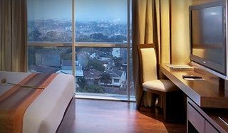 โรงแรมเดอะลักซ์ตัน (The Luxton Hotel)2