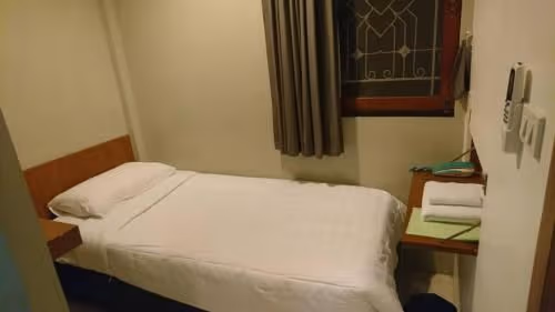 Single Room with Shared Bathroom