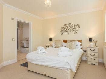Quay Holidays - Canford Cliffs Quay Holidays - Canford Cliffs