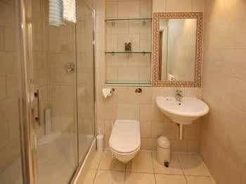 Quay Holidays - Dolphin Quays