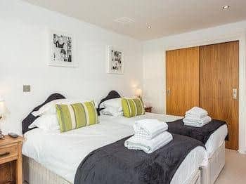 Quay Holidays - Orchard Plaza Quay Holidays - Orchard Plaza