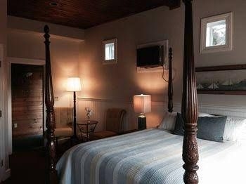 The Lighthouse Inn & Carriage House4