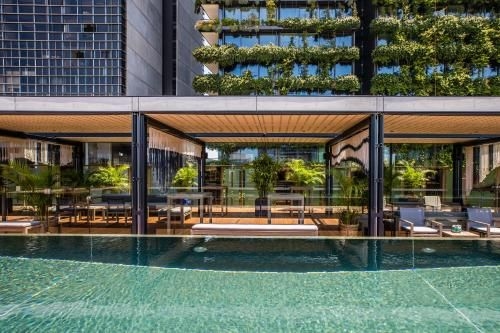 โรงแรม ดิ โอลด แคลร์ (The Old Clare Hotel, a EVT Hotel)1