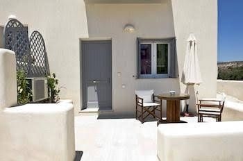 Tsakanos Home1