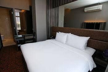 Aqueen Hotel Paya Lebar2