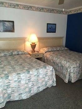Royal Palms Motel1
