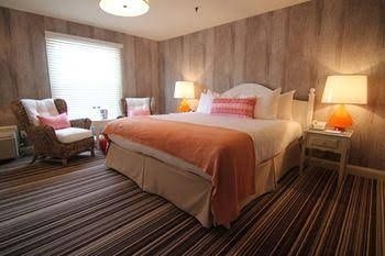 The Boathouse Waterfront Hotel & Marina0