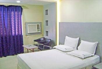 Hotel Pratap Plaza0