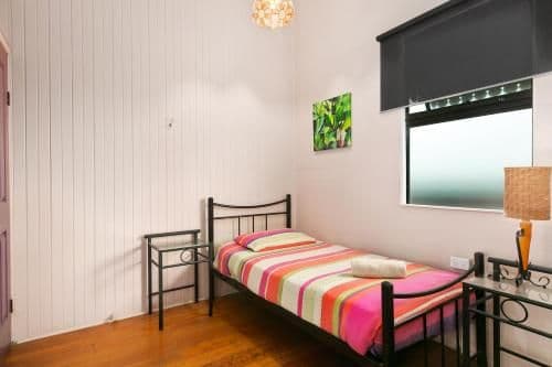 Budget Single Room with Shared Bathroom