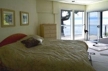 Otter Point House by BC Island Vacation Homes4