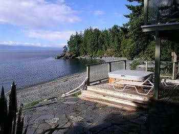 Driftwood Beach House by BC Island Vacation Homes Driftwood Beach House by BC Island Vacation Homes