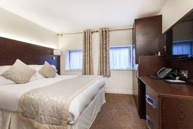 DOUBLE KING SIZE BED