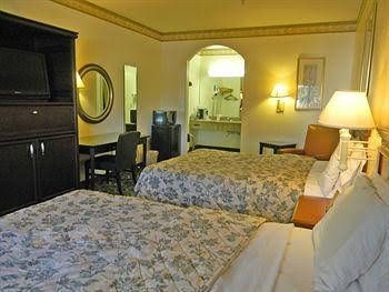 The Oaks Lodge Inn & Suites Beaumont3