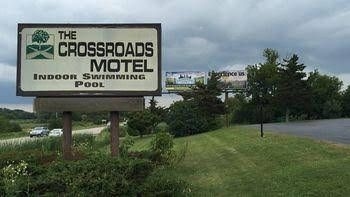 Crossroads Motel0