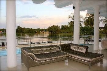 Hotel Monasterio Resort0