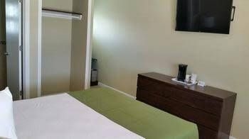 Island Shores Inn2