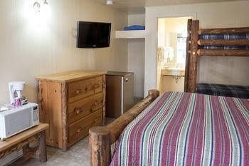 Lone Fir Resort0