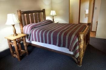 Lone Fir Resort1