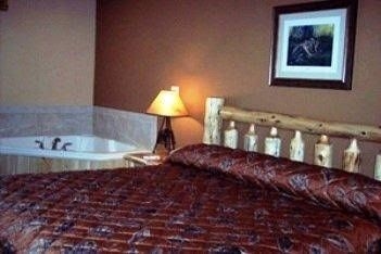 Pine Peaks Lodge and Suites0