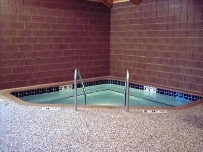 Pine Peaks Lodge and Suites2