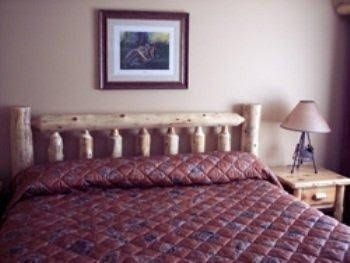 Pine Peaks Lodge and Suites3