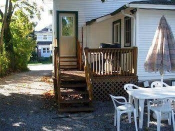 Niagara Falls Cottage Rental - Pine Tree House2