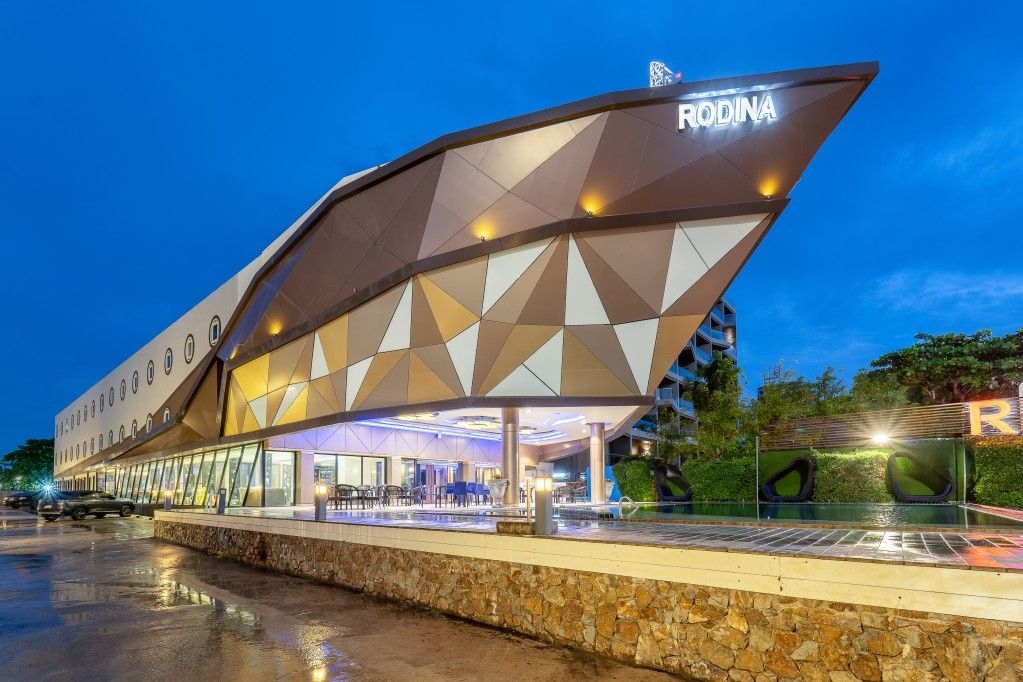 โรงแรมรอดีนา บีช (Rodina Beach Hotel)1