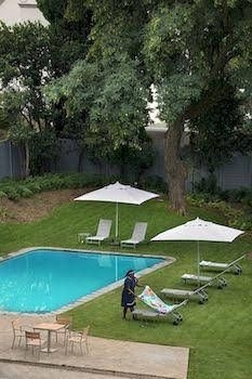 MAX Executive Apartments4