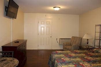 AAA Extended Stay furnished at Condor Ct3