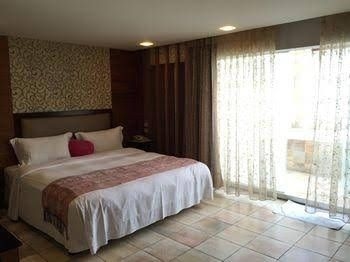 Funzy Hotel1