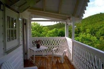 Fire Fly Cottage0