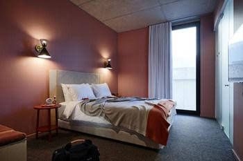 อเล็กซ์ โฮเทล (Alex Hotel)1
