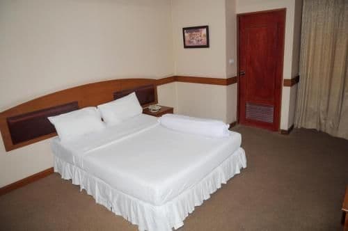 Standard Queen Room