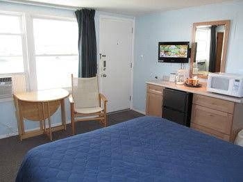 East Harbour Motel & Cottages3