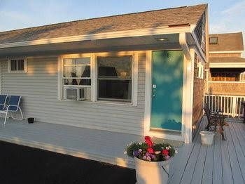 East Harbour Motel & Cottages1