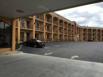 Smokies Inn & Suites2