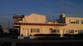 Tradewinds Motel4
