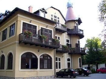 Park Hotel & Restaurant0