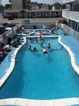 Fountainbleau Inn0