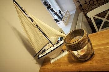 Anchor House2