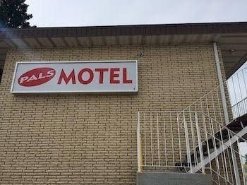 Pal's Motel2
