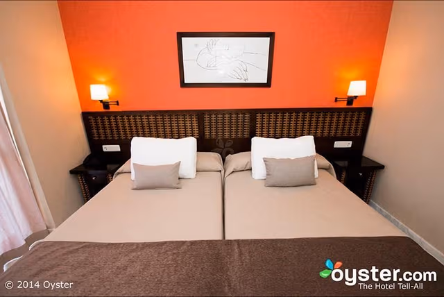SUITE CAPACITY 1