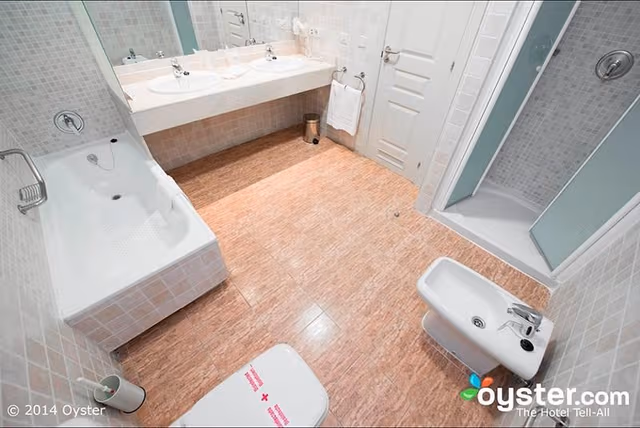 SUITE CAPACITY 2