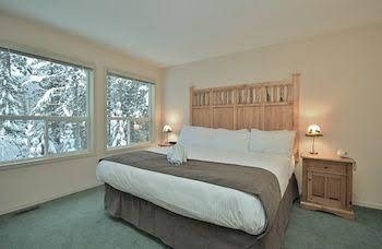 Polar Peak Lodges by FLC3