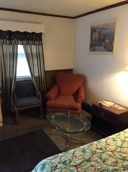 Tompkin's Motel3